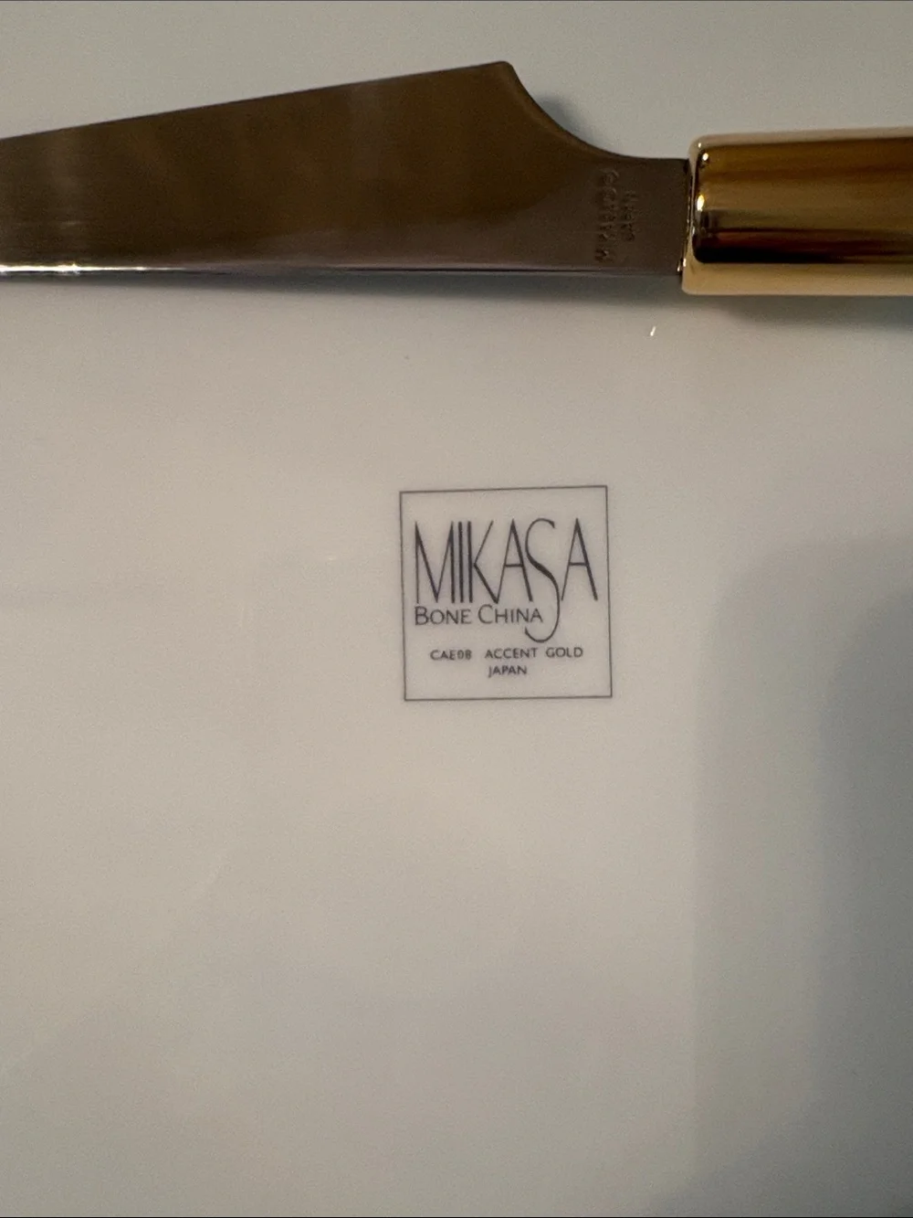 Mikasa round white